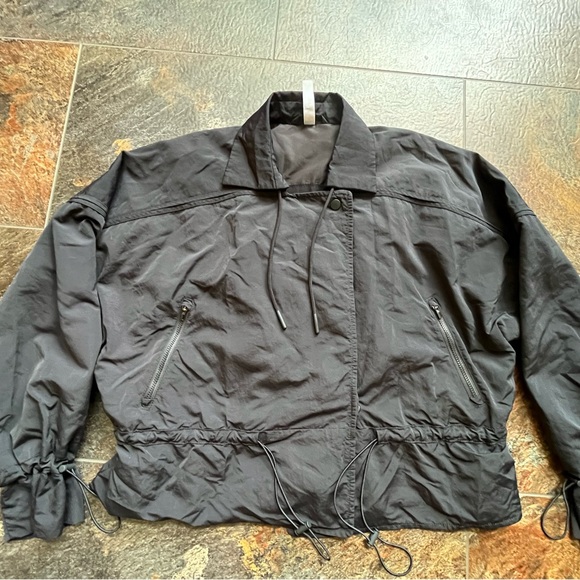 Athleta Acadia black lightweight travel work rain jacket. Snap closure. Medium - Picture 13 of 16